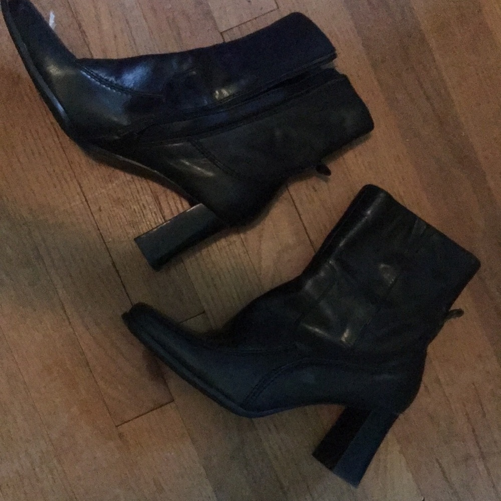 Apostrophe boots